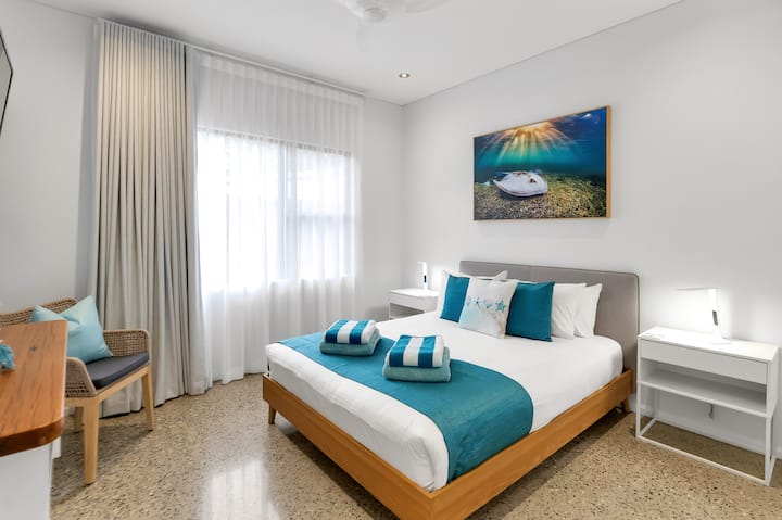 Ray Room with a king bed and a reef photograph above it.
