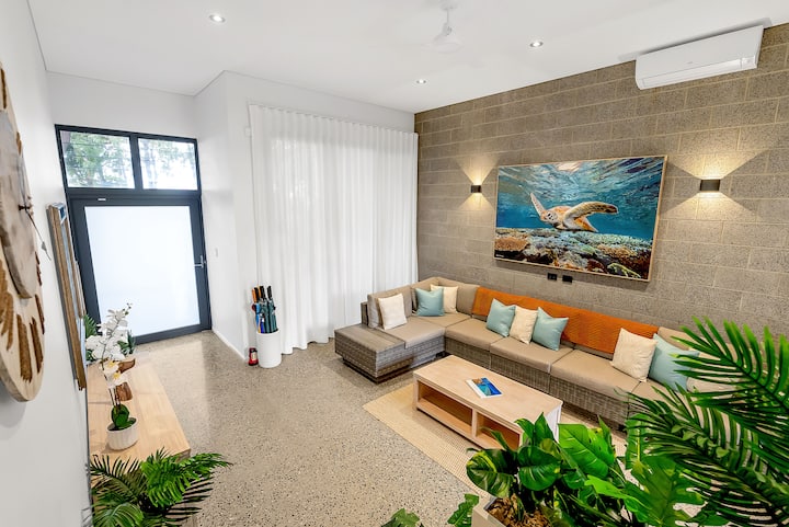 Turtle Room sunken lounge with a large turtle photograph on a stone feature wall.